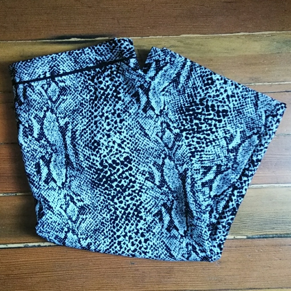 B&W Snake Skin Pencil Skirt